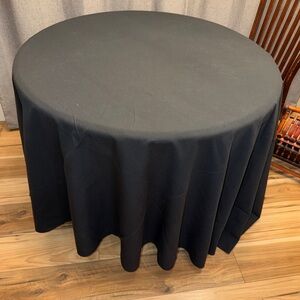HUGE Elegant Black Cloth Tablecloth. 100x55 Round